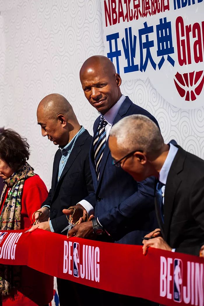 北京哪里有卖耐克足球鞋的（买鞋、打卡的新去处！NBA 北京旗舰店开业！暗藏好多惊喜！）