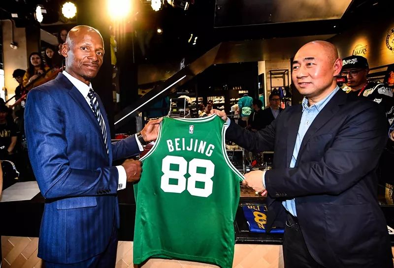 北京哪里有卖耐克足球鞋的（买鞋、打卡的新去处！NBA 北京旗舰店开业！暗藏好多惊喜！）